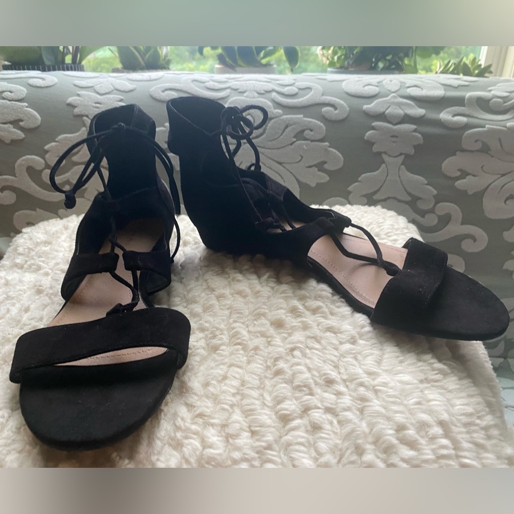 Tahari shoes